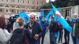 Immagine della galleria: 26 settembre: manifestazione a Roma. Priorità alla scuola.