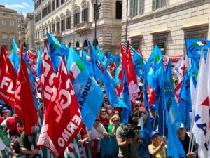 Immagine della galleria: 30 MAGGIO 2022 – SCIOPERO NAZIONALE DELLA SCUOLA: le immagini della protesta